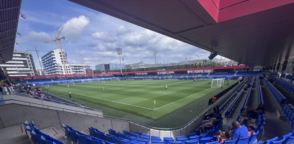 在线下注-世体：西甲派代表考察巴萨临时球场，确保与瓦伦比赛顺利进行